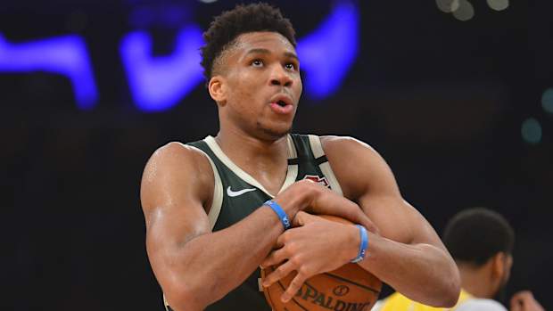 GIANNIS THUMB